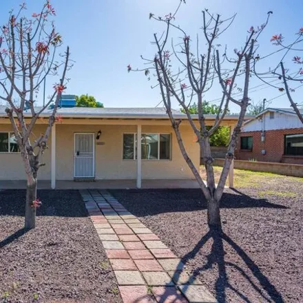 Buy this 3 bed house on 1532 North Cloverland Avenue in Tucson, AZ 85712