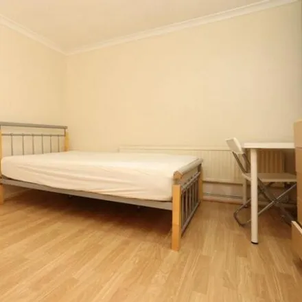 Image 1 - 11 The Green, London, E15 4ND, United Kingdom - House for rent
