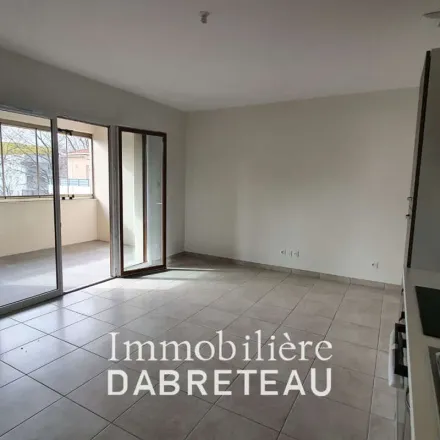 Image 2 - 37 Rue Jules Ferry, 69200 Vénissieux, France - Apartment for rent