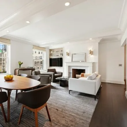 Buy this studio apartment on La Scuola d'Italia Guglielmo Marconi in 12 East 96th Street, New York