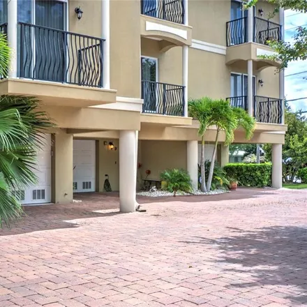 Image 2 - 300 Capri Boulevard, Treasure Island, Pinellas County, FL 33706, USA - Townhouse for rent