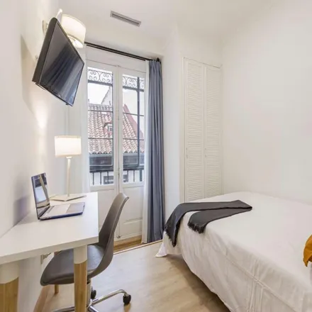 Rent this 2studio room on Travesía de San Mateo in 8, 28004 Madrid