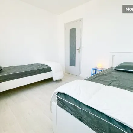 Image 3 - Portail rouge, 18 Rue Alphonse Allais, 38400 Saint-Martin-d'Hères, France - Apartment for rent