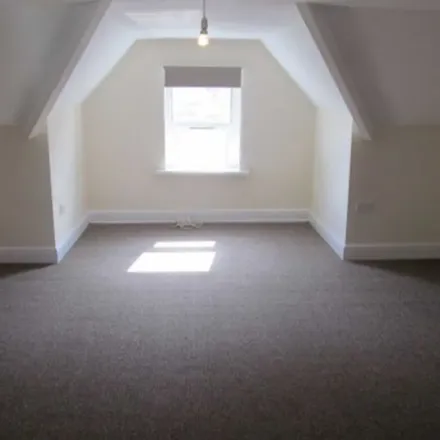 Image 5 - Trinity Street, Barry, CF62 7XX, United Kingdom - Townhouse for rent