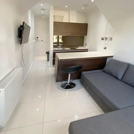 Image 2 - Albany House, Judd Street, London, WC1H 9QT, United Kingdom - House for rent