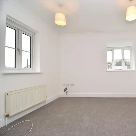Image 2 - Nicholsons Grove, Colchester, CO1 2XS, United Kingdom - Apartment for rent
