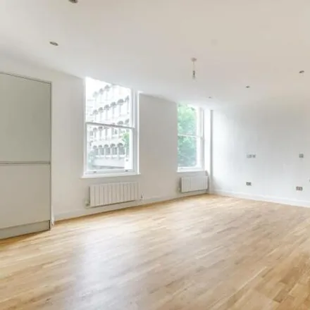 Image 3 - 20a Brownlow Mews, London, WC1N 2LE, United Kingdom - Apartment for sale