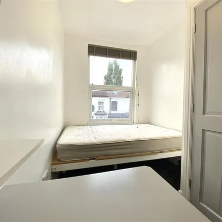Image 2 - 23 Winnie Road, Selly Oak, B29 6JU, United Kingdom - Apartment for rent