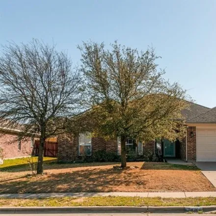 Rent this 3 bed house on 708 Lakeview Drive in Alvarado, TX 76009
