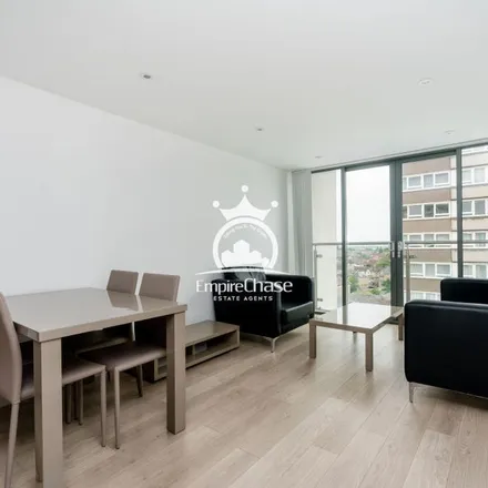 Rent this 2 bed apartment on Mopheads in 534 High Road, London