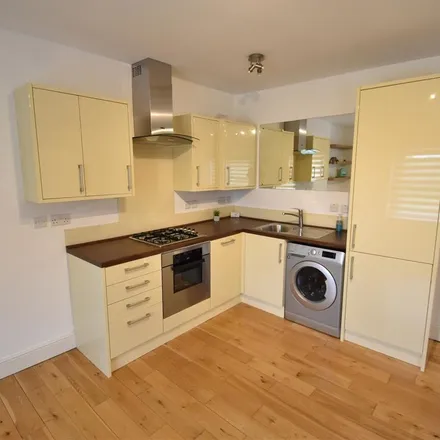 Image 3 - Ewell Road, London, KT6 7AG, United Kingdom - Apartment for rent