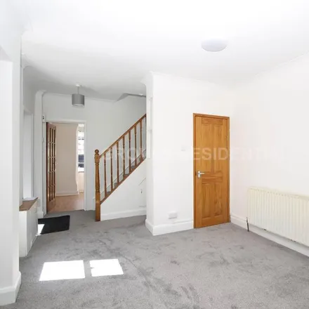 Rent this 3 bed duplex on Elm Road in London, KT3 3HX