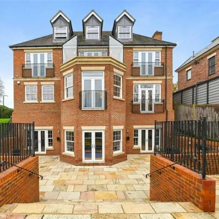 Rent this 5 bed house on Manor Road in Grange Hill, Chigwell