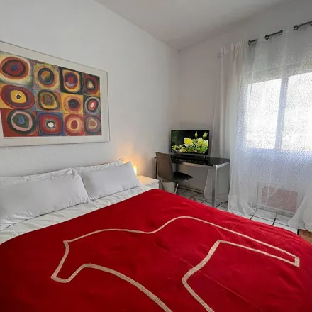 Image 2 - Calle de Menasalbas, 8, 28041 Madrid, Spain - Apartment for rent