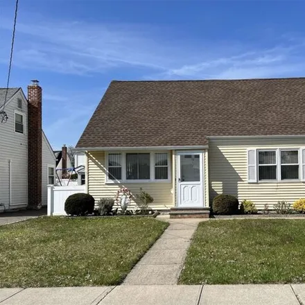 Buy this 4 bed house on 62 Virginia Avenue in Plainview, NY 11803
