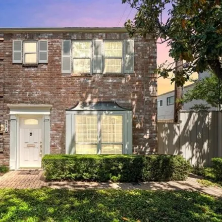 Buy this 3 bed townhouse on 1403 Fountain View Drive in Houston, TX 77057