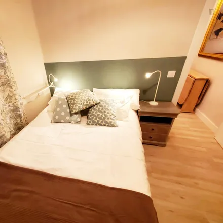 Rent this 2 bed apartment on Madrid in Calle de Tenerife, 6