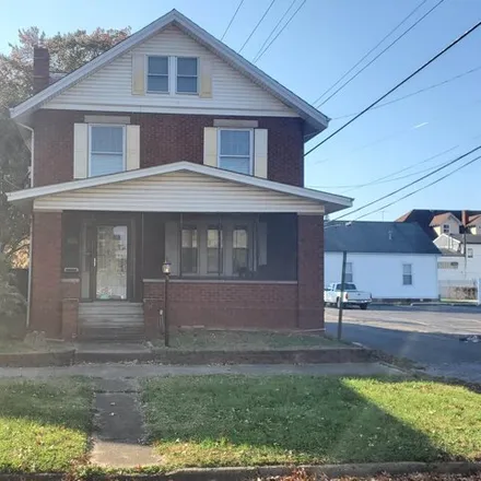 Buy this 4 bed house on 1025 9th Street in Huntington, WV 25701
