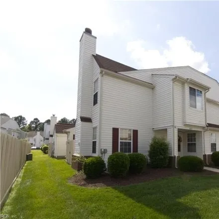 Buy this 3 bed townhouse on 4609 Woodmark Trail in Boone, Chesapeake