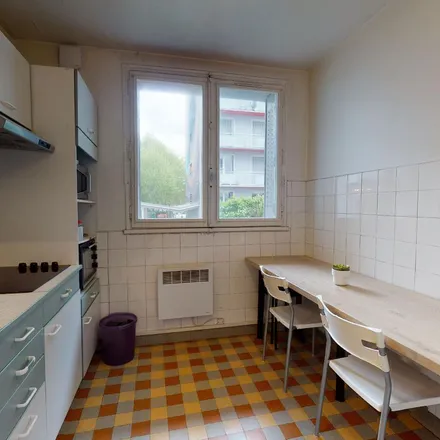 Rent this 4 bed apartment on 30 Boulevard Général Gallieni in 38100 Grenoble, France