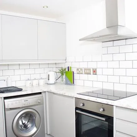 Rent this 2 bed apartment on Cheapside CofE Primary School in Watersplash Lane, Ascot