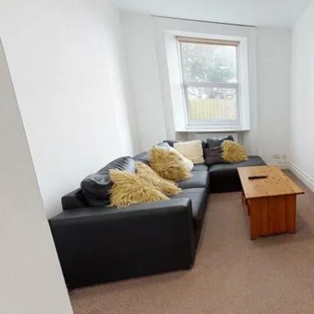 Image 2 - 27 Greenbank Terrace, Plymouth, PL4 8FG, United Kingdom - Room for rent