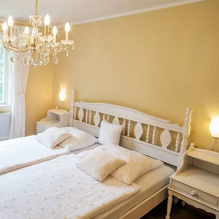 Rent this 2 bed house on Hällevadsholm in Norra Bohusvägen, 450 53 Hällevadsholm