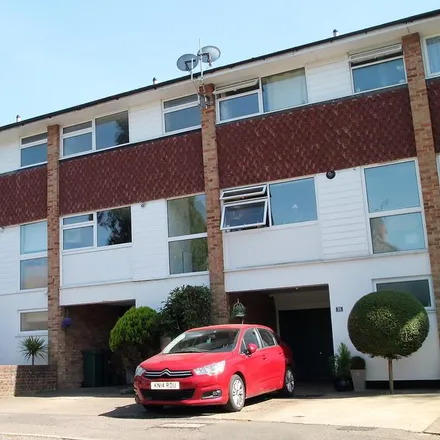 Rent this 3 bed townhouse on Yorke Gardens in Reigate, RH2 9HQ
