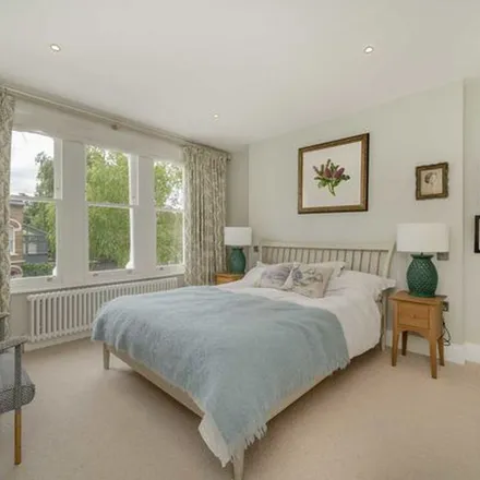 Rent this 5 bed apartment on 39 Rylett Crescent in London, W12 9RH
