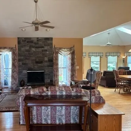 Image 4 - 2424 Forest Hill Court, Waukesha, WI 53188, USA - House for sale