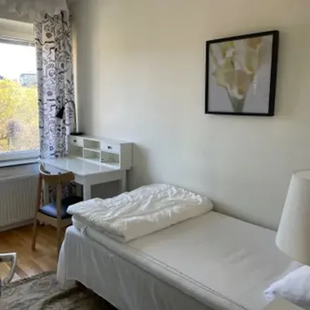 Rent this 1 bed apartment on Solna kemtvätt in Solnavägen, 169 41 Solna kommun
