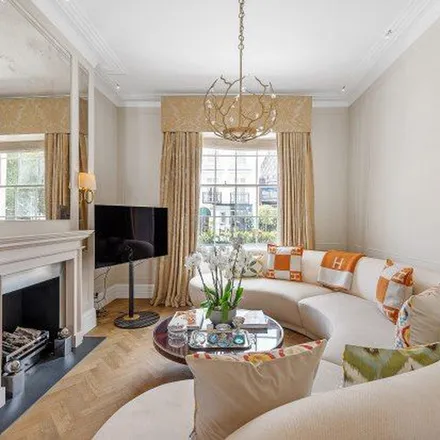 Rent this 3 bed apartment on Ebury Street in London, SW1W 0LJ
