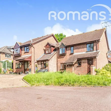 Rent this 3 bed house on 26 Hilmanton in Reading, RG6 4HN