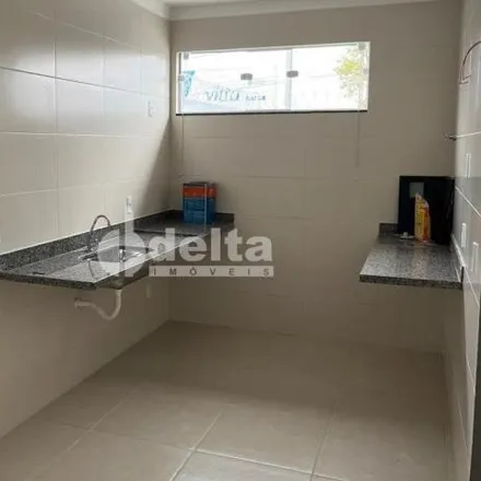 Buy this 2 bed house on Rua Ari de Souza Neves in Shopping Park, Uberlândia - MG