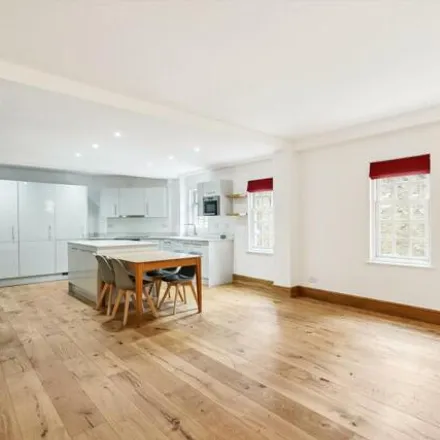 Rent this 3 bed apartment on Bridewell Place in Brewhouse Lane, London