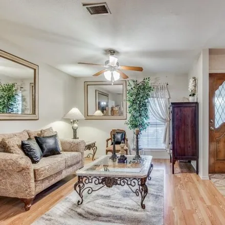 Image 4 - 2009 Jessie Place, Edgecliff Village, Tarrant County, TX 76134, USA - House for sale