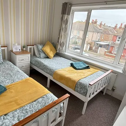 Image 6 - Eastbourne, BN22 7AL, United Kingdom - Apartment for rent