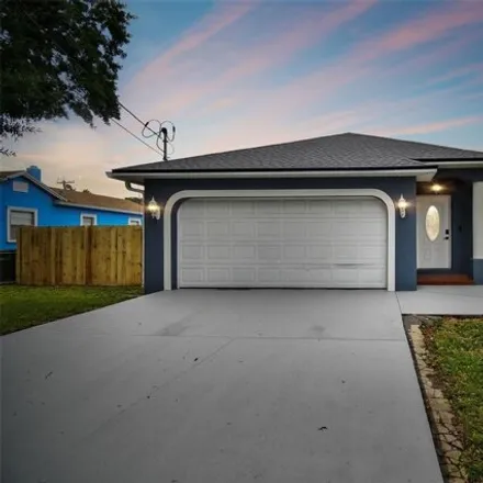 Buy this 3 bed house on 2983 West Walnut Street in Tampa, FL 33607