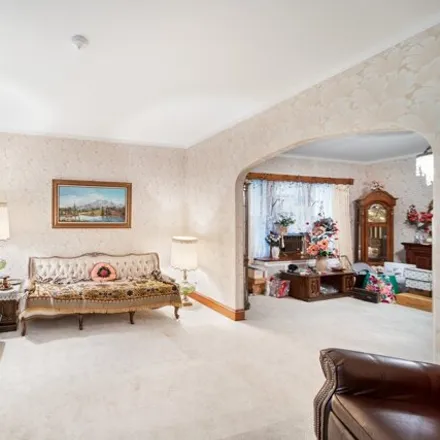 Image 3 - 3450 North Linder Avenue, Chicago, IL 60641, USA - House for sale