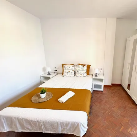 Rent this 5 bed room on Constitució - Duc de Mandas in Avinguda de la Constitució, 46019 Valencia