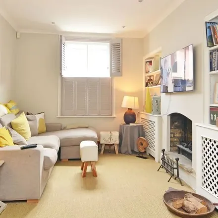 Rent this 3 bed apartment on Chase Lodge Hotel in 10 Park Road, London