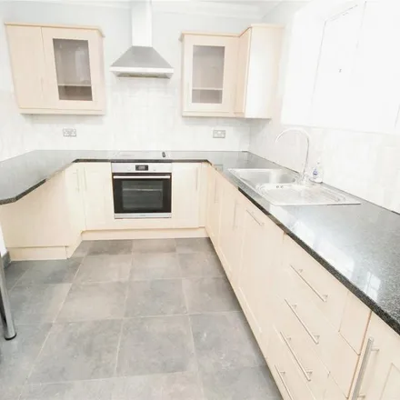 Image 2 - Homecroft Gardens, Loughton, IG10 3RB, United Kingdom - Townhouse for rent