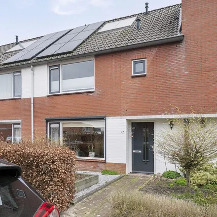 Rent this 3 bed townhouse on Vliststraat 37 in 7333 MV Apeldoorn, Netherlands