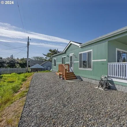 Image 4 - 126 North Wall Street, Coos Bay, OR 97420, USA - Apartment for sale