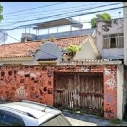 Buy this 7 bed house on MOTO PEÇAS DUAS RODAS in Rua Doutor Augusto Figueiredo 31, Bangu