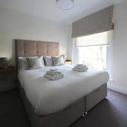 Rent this 2 bed apartment on London in W11 3EP, United Kingdom