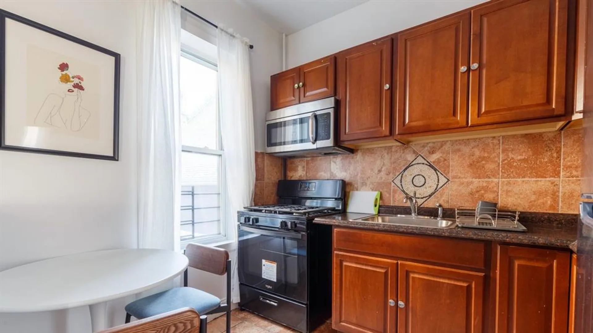 174 West 137th Street, New York, NY 10030, USA | Room for rent