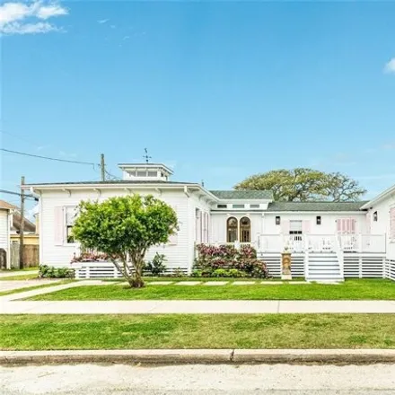 Buy this 2 bed house on 1213 15th Street in Galveston, TX 77550