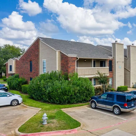 Rent this 1 bed apartment on Walnut Hill Circle in Arlington, TX 76006