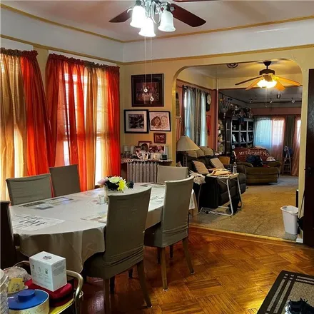 Image 5 - 1580 East 45th Street, New York, NY 11234, USA - House for sale